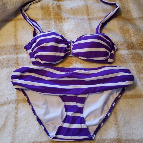 Bikini - Picture 1 of 6